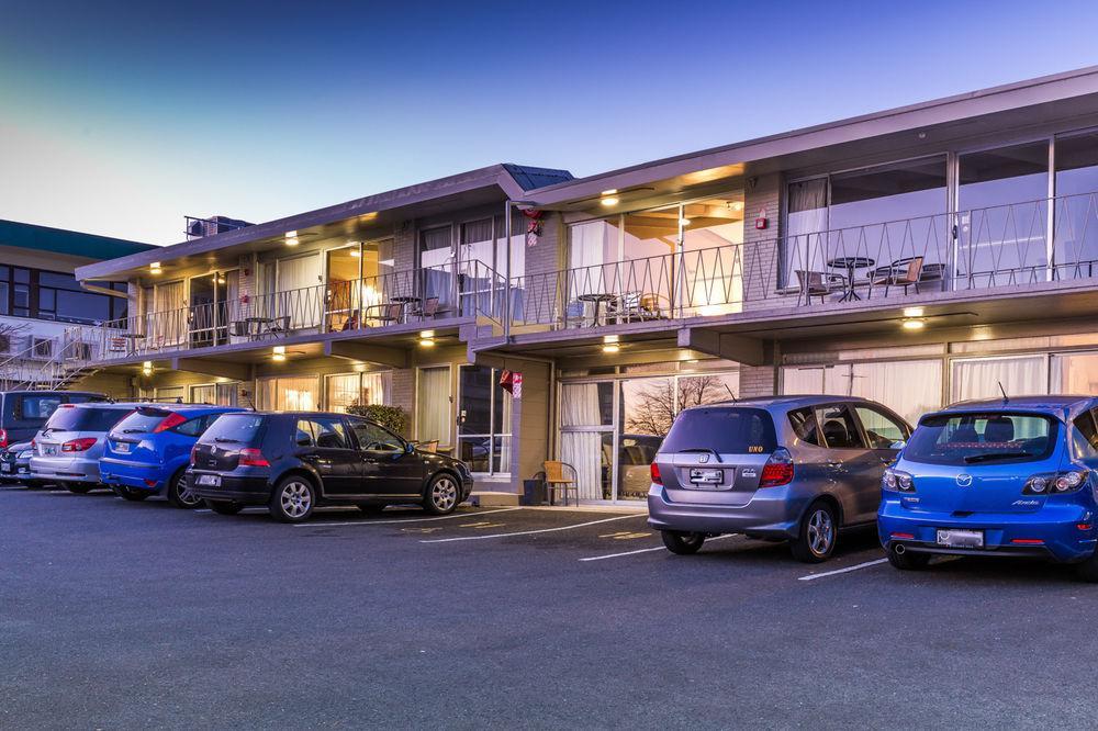 Twin Peaks Lakeside Inn Taupo Exterior photo