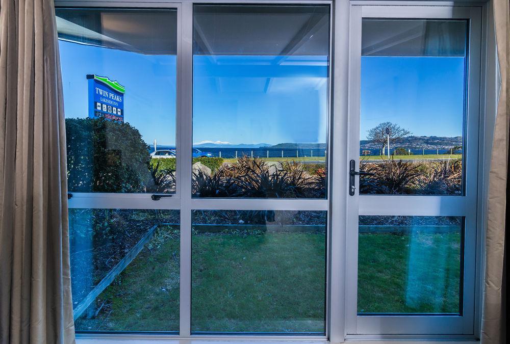 Twin Peaks Lakeside Inn Taupo Exterior photo