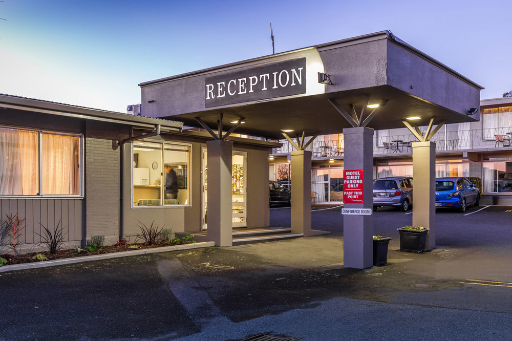 Twin Peaks Lakeside Inn Taupo Exterior photo